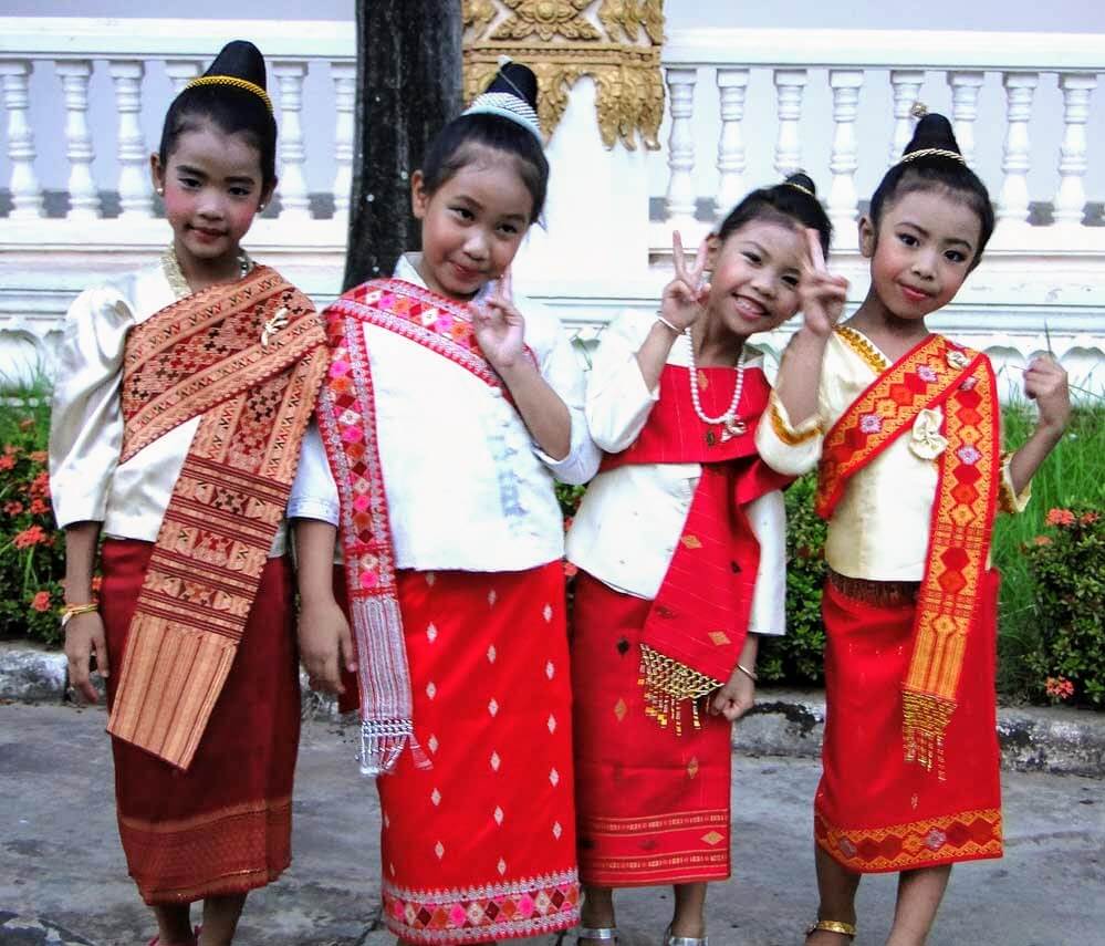 Isan girls in Vientiane.